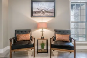 Beautifully Decorated New Home, King Bed, Washer/Dryer & Fully Stocked Kitchen - Image 2