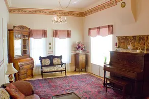The Historic Hunt House - Image 2
