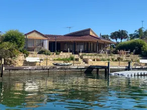 Waterside Hideaway - Image 5