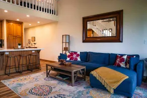 Newly Renovated King/Loft with Split AC - Image 4