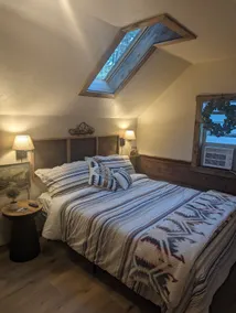 Pine View Loft Retreat for Two 18+ - Image 3