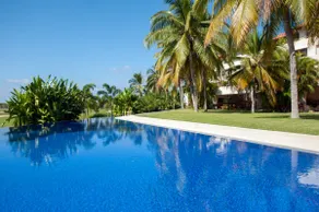 Amazing condo inside the gates - Image 2