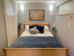 Hillside Hideaway - cozy one bed suite - Image 2