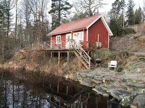 Vika Trollen - Idyllic red cottage by the beach - Image 2