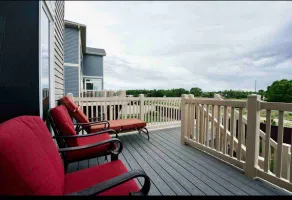 Mountain View, Jacuzzi, & Near Airport- king bed - Image 4