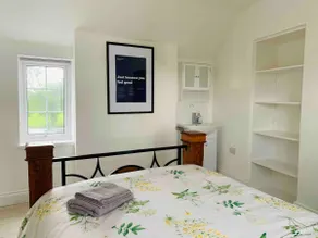 Beautiful flat in Hewish, North Somerset - Image 2