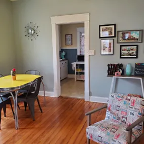 Bright and Happy Bungalow - Image 4