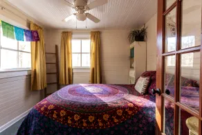 Rustic Brown Bungalow - DOG FRIENDLY! - Image 2