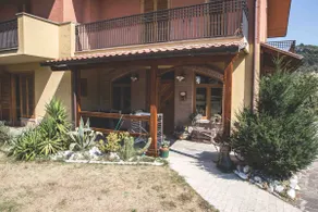 Large apartment in a villa with a park and swimming pool - Image 4