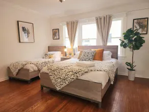 Prime location LUXE 2Bed/1Ba Apartment king bed! - Image 4