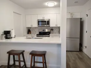 *Sunshiny Stay* 3/3 townhouse with King Bed - Image 2