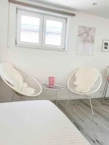 White Cocooning Apartment in the quiet countryside - Image 5