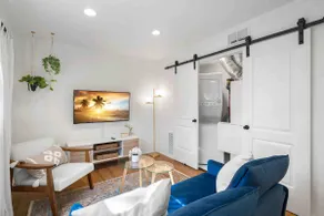 5min Drive-DTSP\\Flexible Guest Policy\\Fully Equipped Kitchen\\Patio\\Washer-Dryer - Image 3