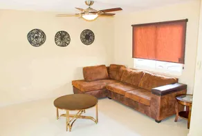 Los Flores Comfort Victoria - Image 2