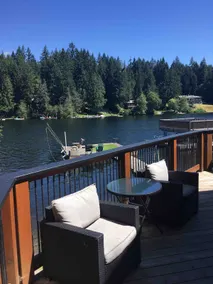 Cozy Lakefront Cottage - Image 3