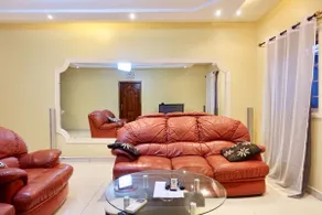 Luxurious 5-star apartment with high-speed Wi-Fi - Image 2