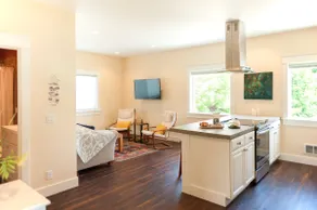 Thoughtfully designed guest house in town - Image 2