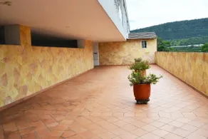 Spectacular place with free parking - Image 5