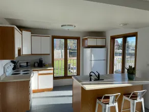 Waterfront Marina cottage - Image 5