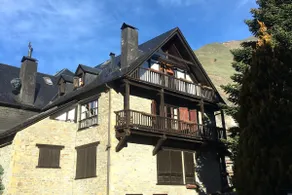 Mountain house with river views in Arties - Image 2