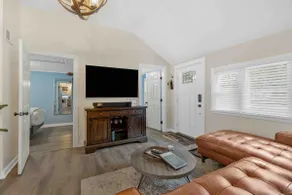 The Kings Cottage-Hot Tub! Pet Friendly! Fire pit, Outdoor Games, Close to Town - Image 5