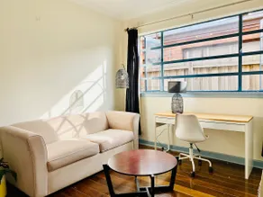 Bay Rd Kids & Pet Friendly Free Parking - Image 2