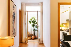 Past meets present in vibrant flat near la SAGRADA - Image 2