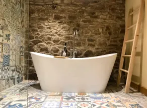 Wye Valley Escape. Romantic Loft on 40 Acre Estate - Image 3