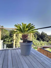 Modern apartment with pool - Image 3
