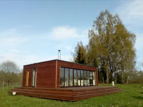 Cosy cabin on a wild meadow - Image 2