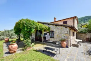 Farmhouse with private pool - Image 3