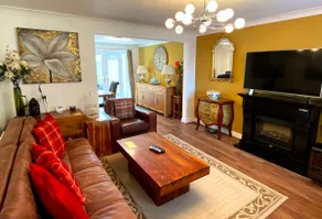 Newcastle King Park 3-Bedroom Spacious Home - Image 4