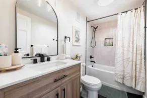 Fully remodeled 2 bed, 2 bath with hot tub! - Image 5
