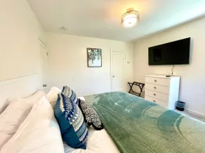 Quiet Gem w/city access 2BR 1BA - Image 5
