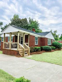 Newly renovated 2 bedroom bungalow - Image 3