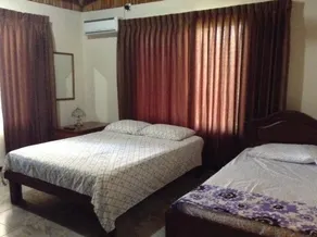 Spacious house with a private pool - Image 4