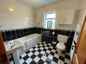 Comfortable 3 Bed,Entire Home with Double And Twin - Image 2