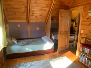 Peaceful cabin close to skiing & Brattleboro - Image 4