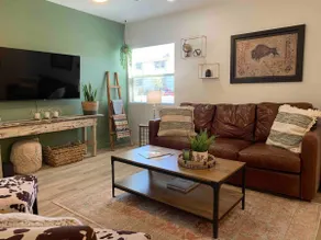 THE DOUBLE “M”~ Classy 2BR near Biltmore~King Beds - Image 3