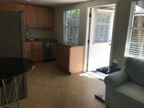 cozy private small one bedroom apt - Image 3