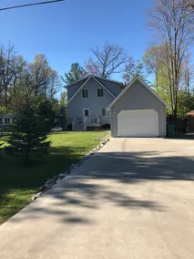 Spacious 5 bedroom lakefront home - Image 3