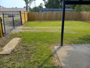 Apt B Cheerful 2 bedroom house w/indoor fireplace! - Image 3