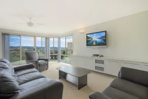 Holiday on Pacific - Image 5