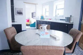 New street Luxury town house in the centre of Holt with free PARKING for one car - Image 4