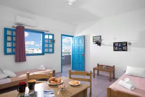 Spacious One Bedroom Apt With Lovely Mountain View - Image 2