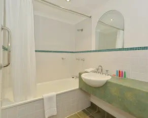Reef Club 1 Bedroom Apartment - Image 2