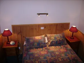 Shadybrook alpine cottage one bedroom No 3 in gardens adjoining the Ovens River  - Image 4