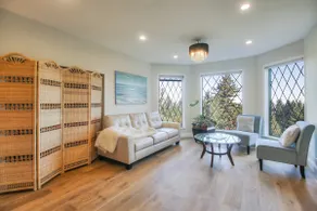 Very Spacious Beautiful Guest Quarter! - Image 2