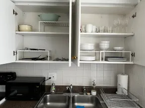 Comfy and clean 2 bedroom/1 bath apartment :-) - Image 3