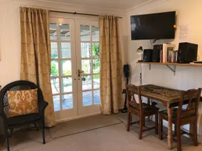 Northside studio apartment - Image 3